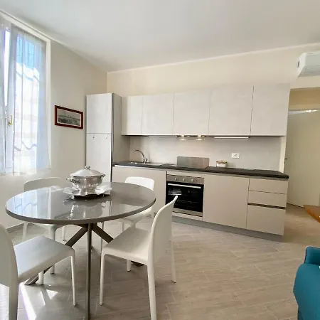 Hostdomus - Bilocale Da Patrizia Apartamento *