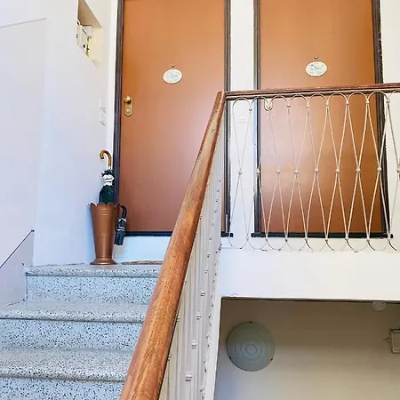 Hostdomus - Bilocale Da Patrizia Apartamento