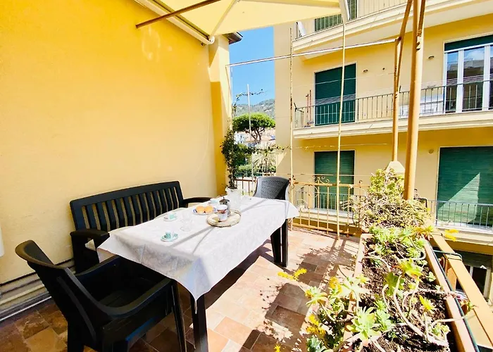 Hostdomus - Bilocale Da Patrizia Appartement Finale Ligure