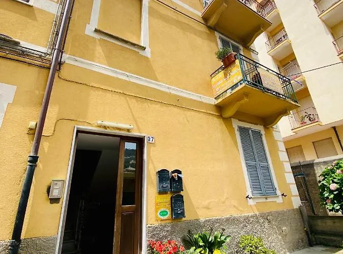 Hostdomus - Bilocale Da Patrizia Finale Ligure